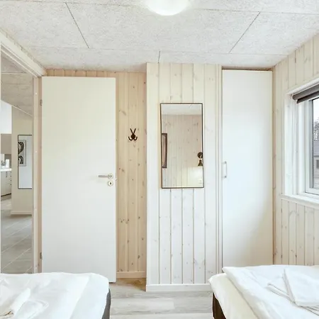 בית נופש Lovely In With Sauna *
